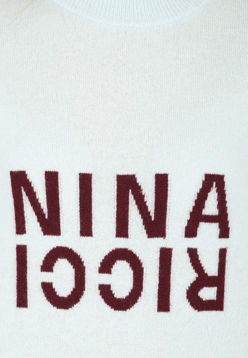 Товар синего цвета с внутренней стороны