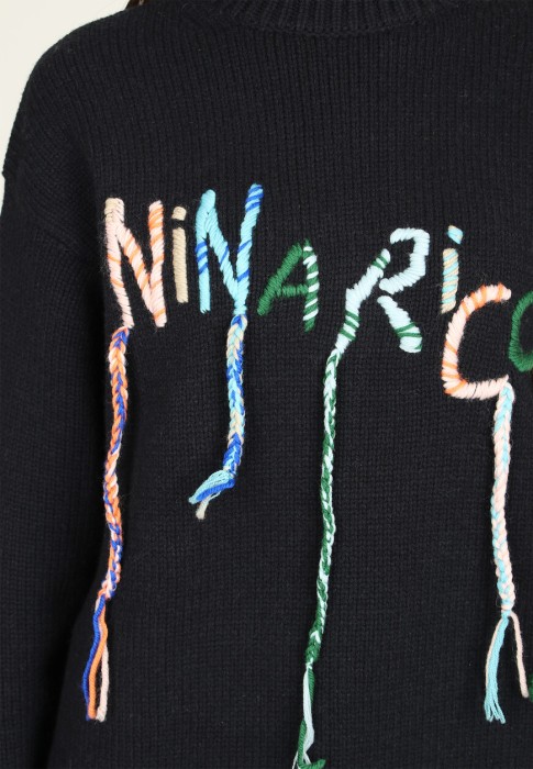 Товар синего цвета с внутренней стороны