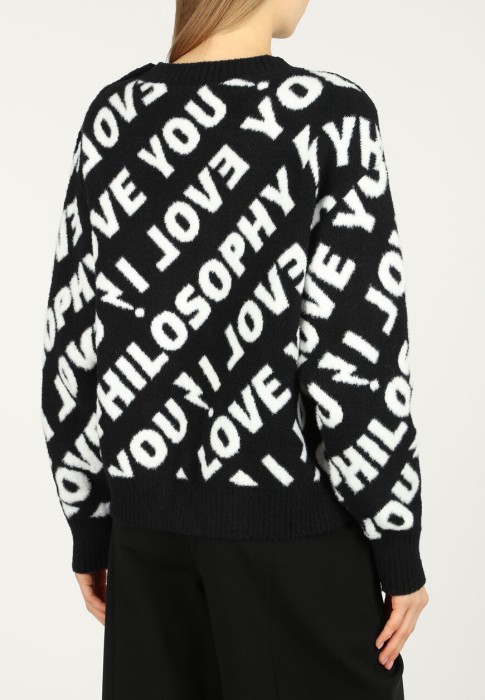 Товар черного цвета с внутренней стороны