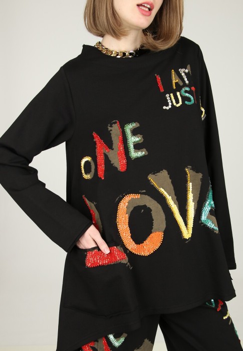 Товар черного цвета с внутренней стороны