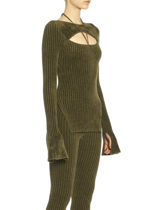 Товар зеленого цвета с внутренней стороны