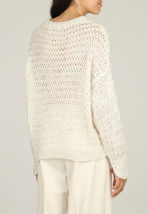 Товар бежевого цвета с внутренней стороны