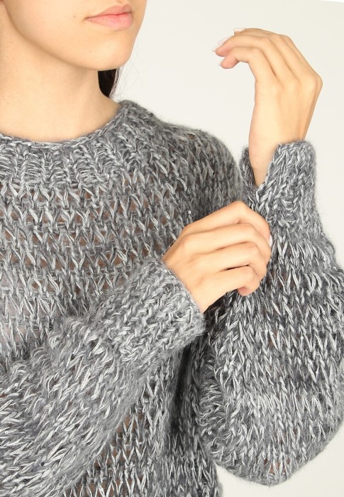 Товар серого цвета с внутренней стороны