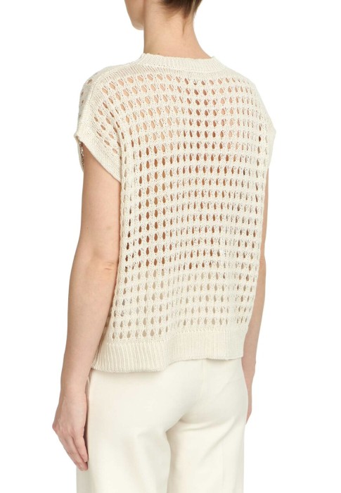 Товар бежевого цвета с внутренней стороны