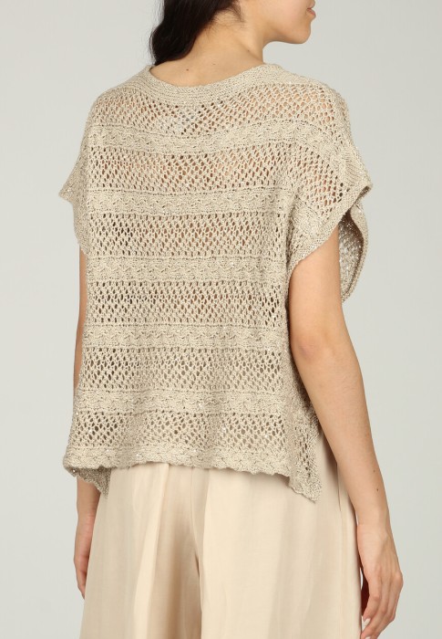 Товар бежевого цвета с внутренней стороны