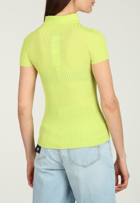 Товар зеленого цвета с внутренней стороны