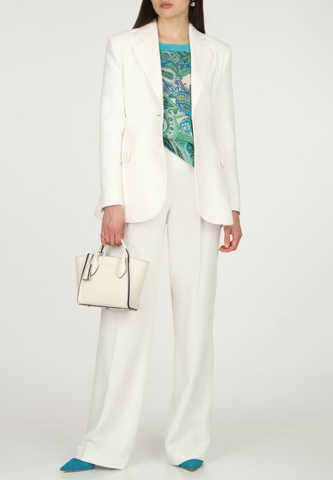 Товар голубого цвета с внутренней стороны