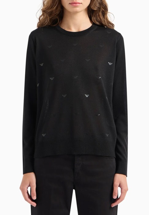 Товар черного цвета с внутренней стороны