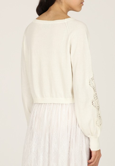 Товар белого цвета с внутренней стороны