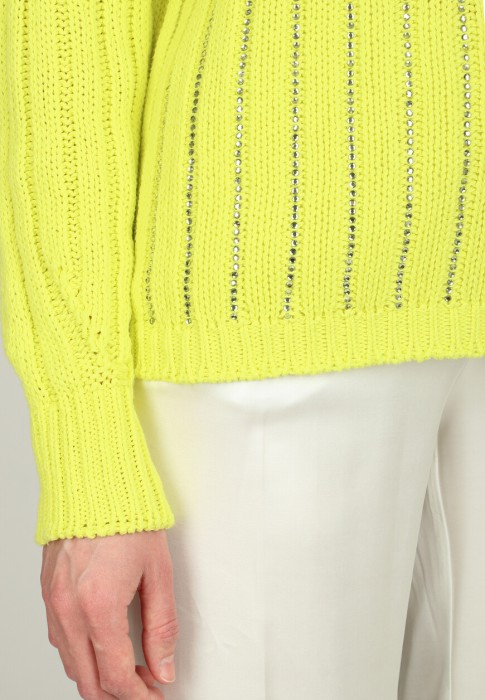 Товар желтого цвета с внутренней стороны