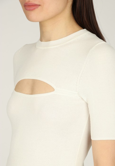 Товар белого цвета с внутренней стороны