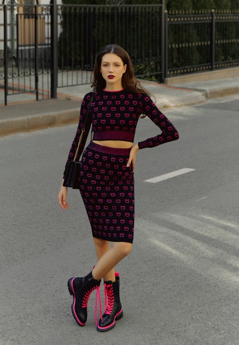 Товар розового цвета с внутренней стороны