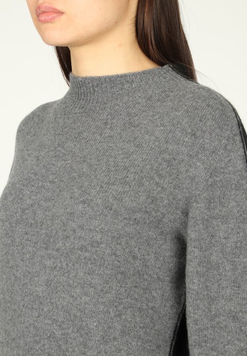 джемпер  универсального стиля с лицевой стороны