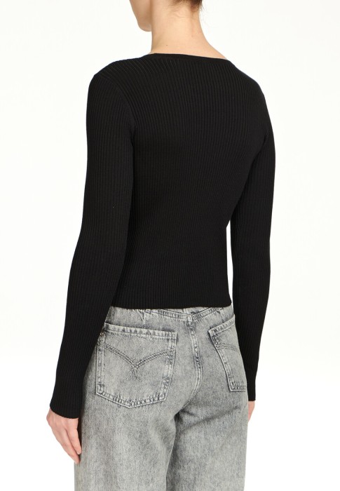 Товар черного цвета с внутренней стороны