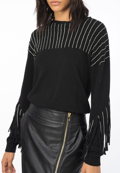 Товар черного цвета с внутренней стороны