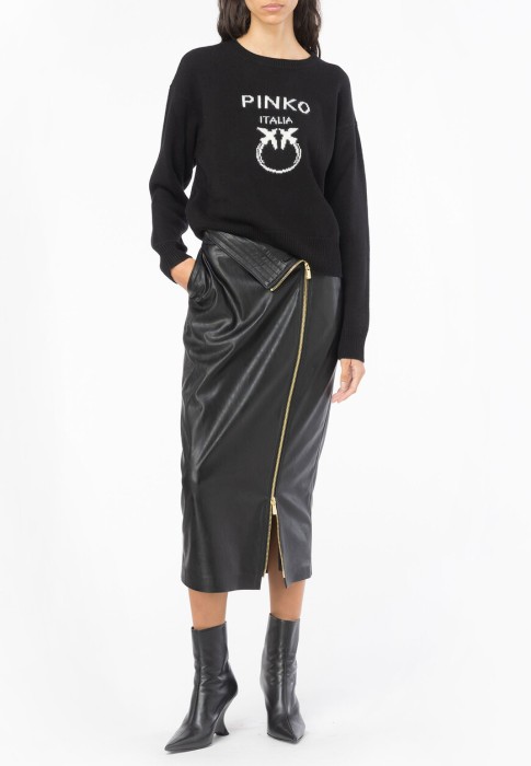 Товар черного цвета с внутренней стороны