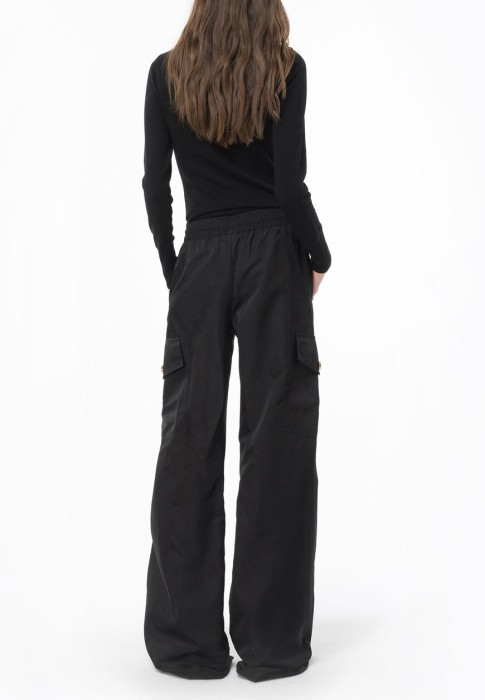 Товар черного цвета с внутренней стороны