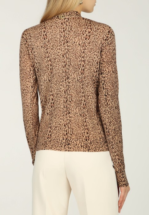 Товар коричневого цвета с внутренней стороны