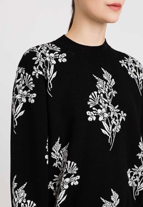 Товар черного цвета с внутренней стороны