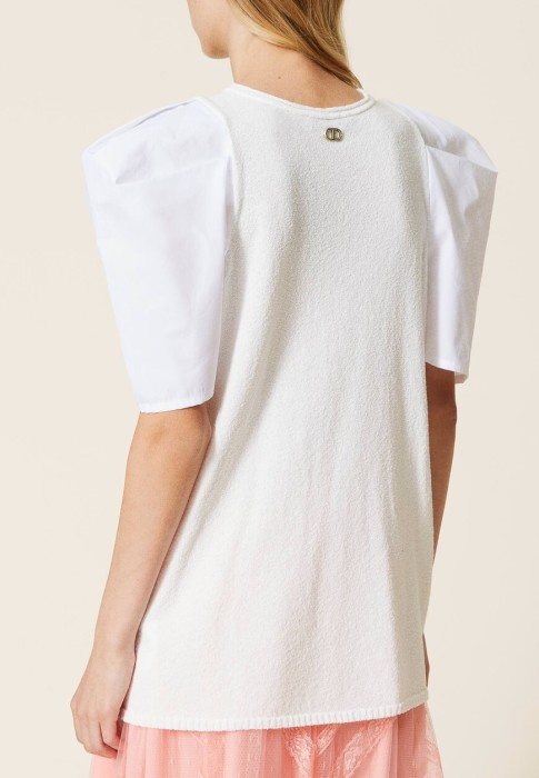 Товар белого цвета с внутренней стороны