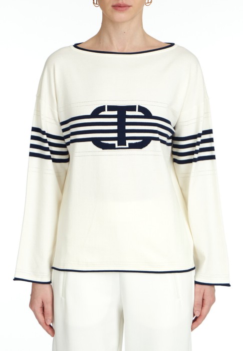 Товар белого цвета с внутренней стороны