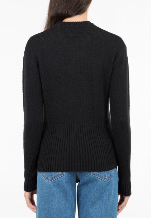 Товар черного цвета с внутренней стороны