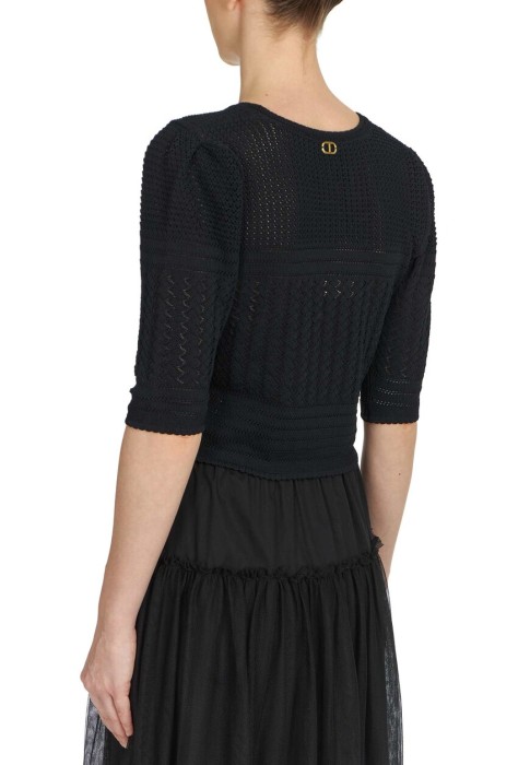 Товар черного цвета с внутренней стороны