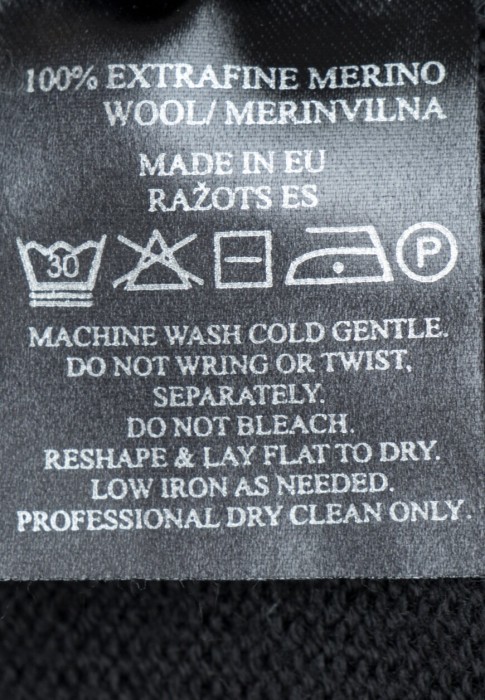 Товар черного цвета с внутренней стороны