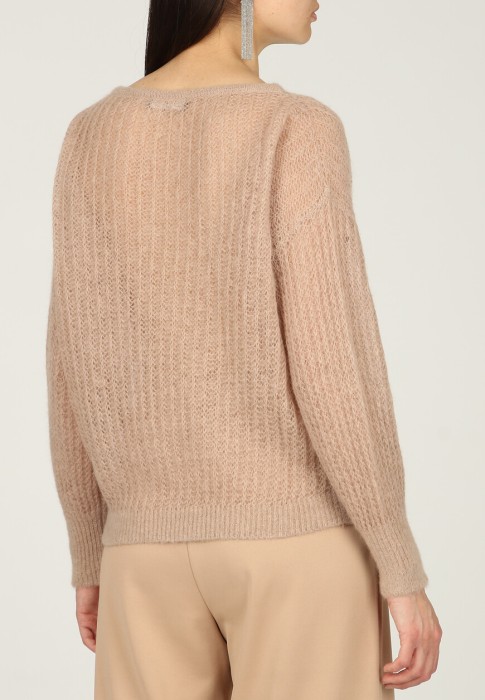 Товар коричневого цвета с внутренней стороны