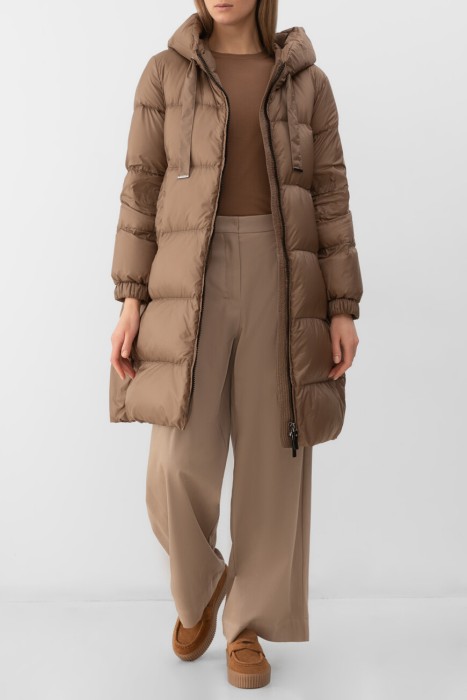 Товар коричневого цвета с внутренней стороны