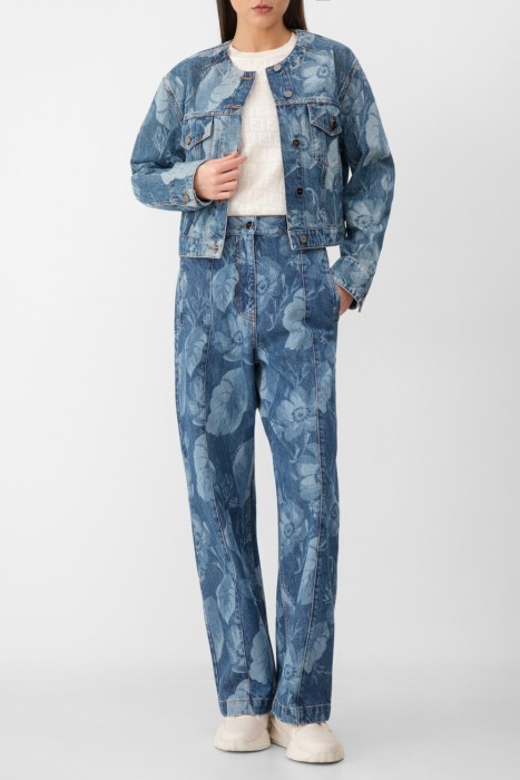 Товар белого цвета с внутренней стороны