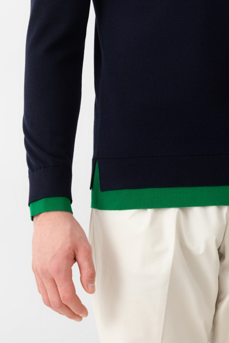 Товар синего цвета с внутренней стороны