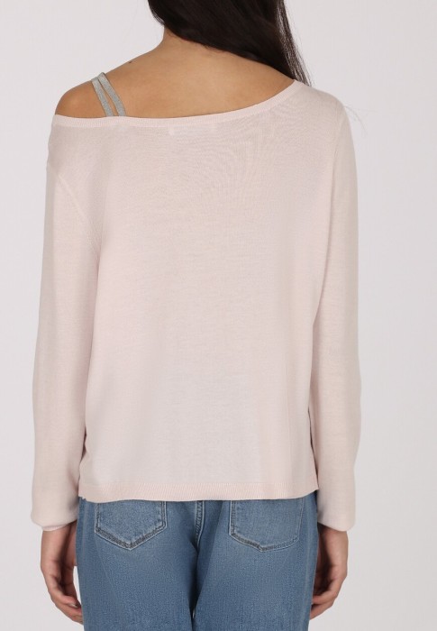 Товар розового цвета с внутренней стороны