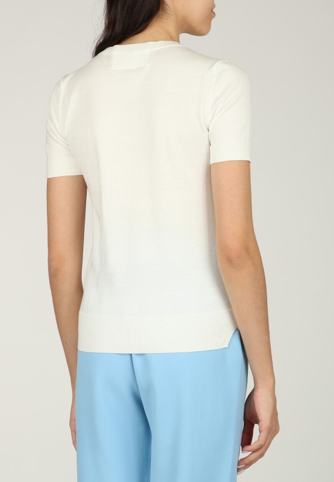 Товар белого цвета с внутренней стороны