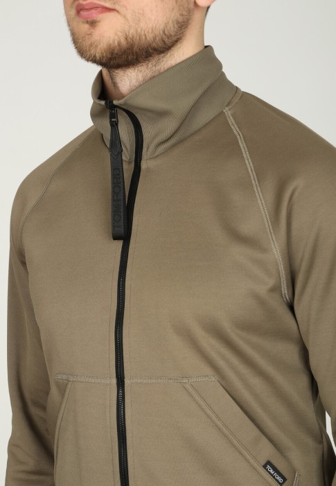 Товар коричневого цвета с внутренней стороны