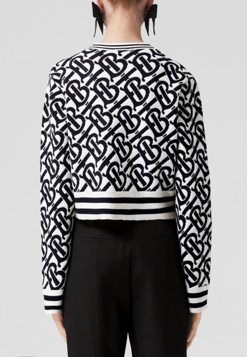 Товар белого цвета с внутренней стороны