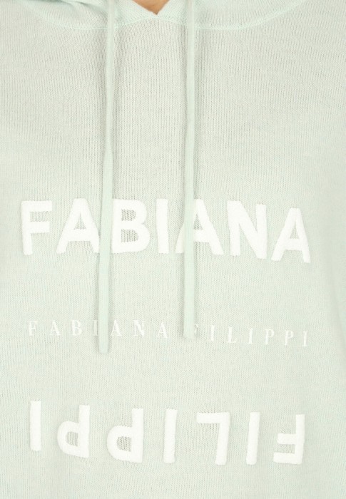 Товар зеленого цвета с внутренней стороны