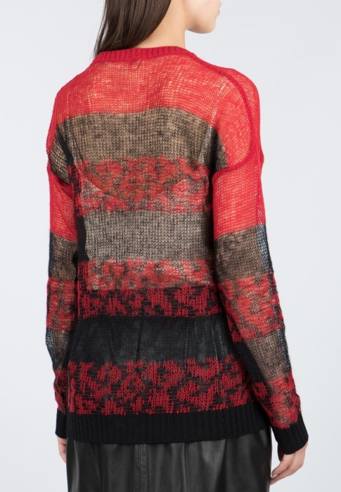 Товар черного цвета с внутренней стороны