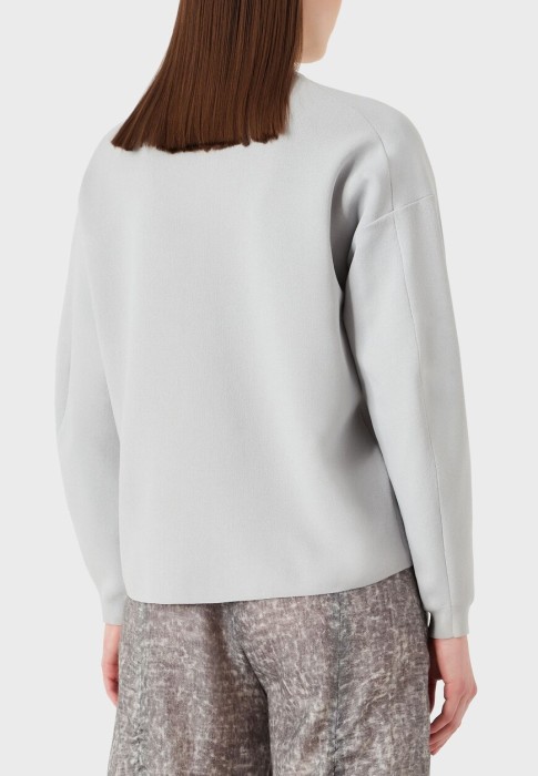 Товар серого цвета с внутренней стороны