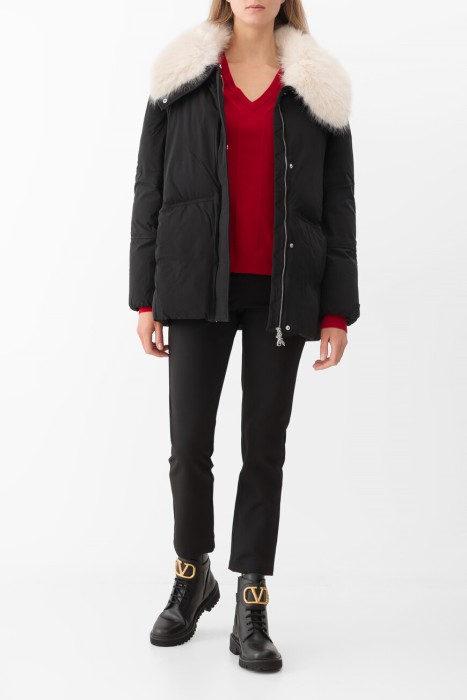 Товар красного цвета с внутренней стороны