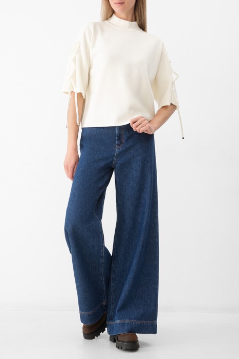 Товар белого цвета с внутренней стороны