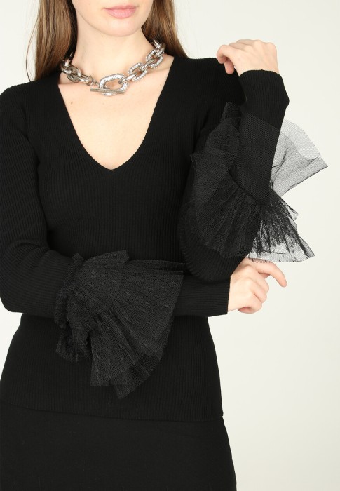 Товар черного цвета с внутренней стороны