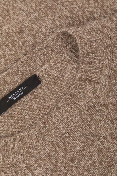 джемпер  универсального стиля с лицевой стороны