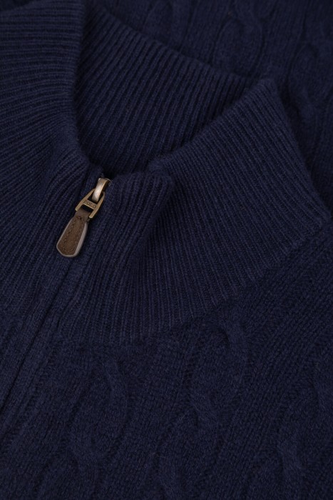 Товар синего цвета с внутренней стороны