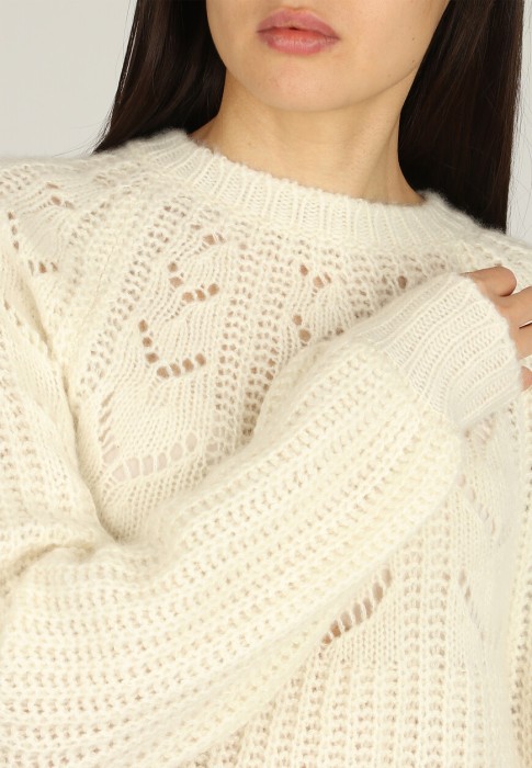 Товар белого цвета с внутренней стороны