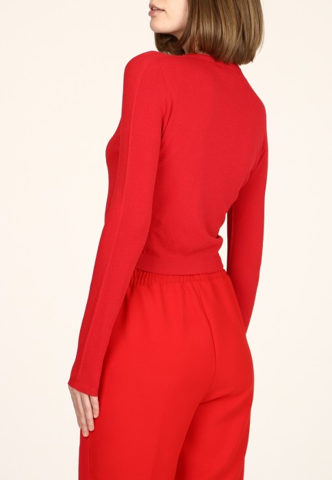 Товар красного цвета с внутренней стороны