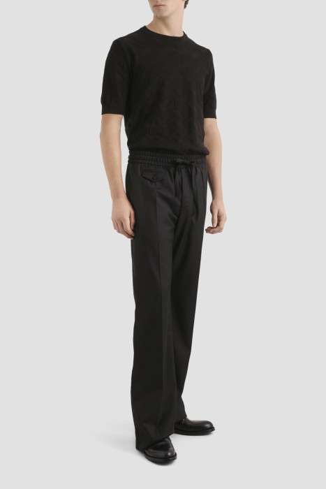 Товар черного цвета с внутренней стороны