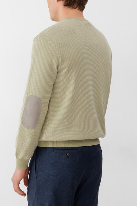 джемпер  по цене 88000 руб вид справа