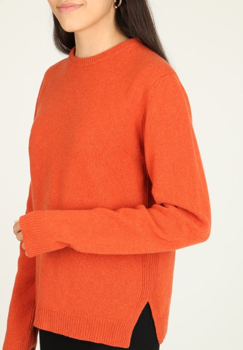 Товар оранжевого цвета с внутренней стороны