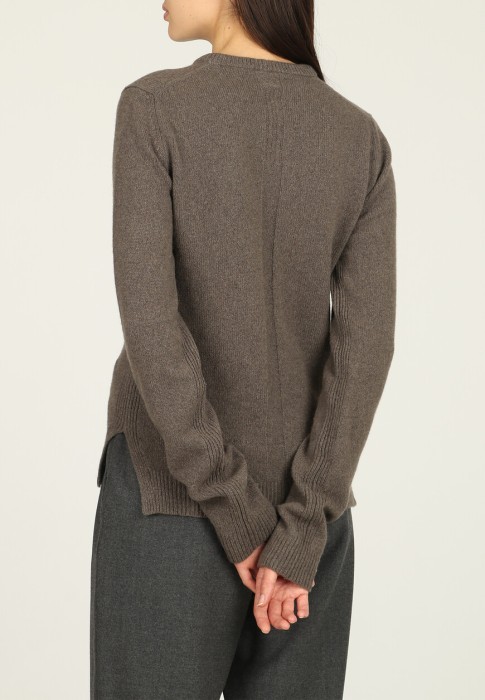 Товар коричневого цвета с внутренней стороны